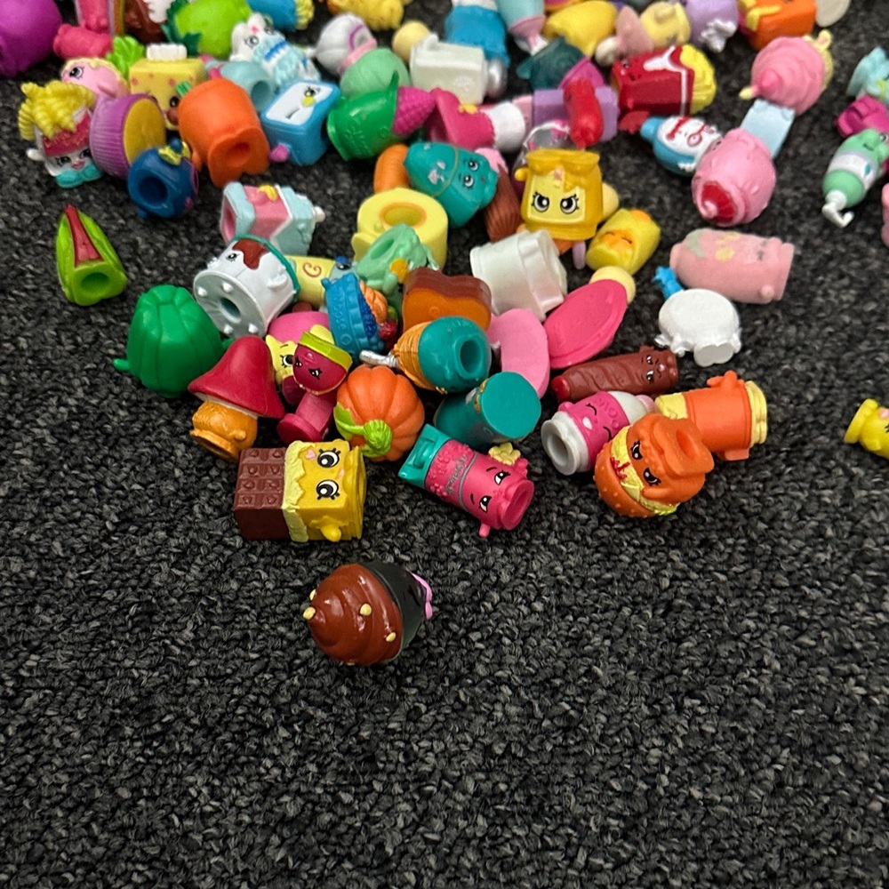 Huge Collection of Shopkins and Accessories - Picture 2 of 8